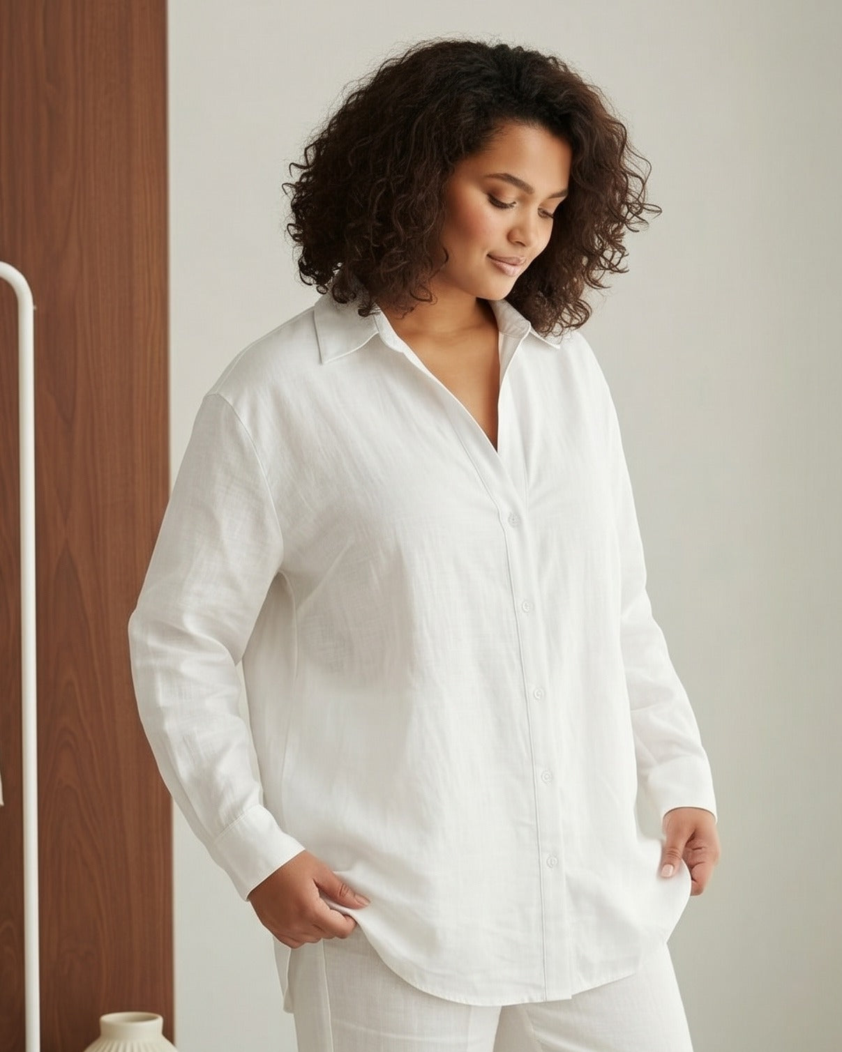 Mael Shirt - Relaxed Linen in White - midsize front