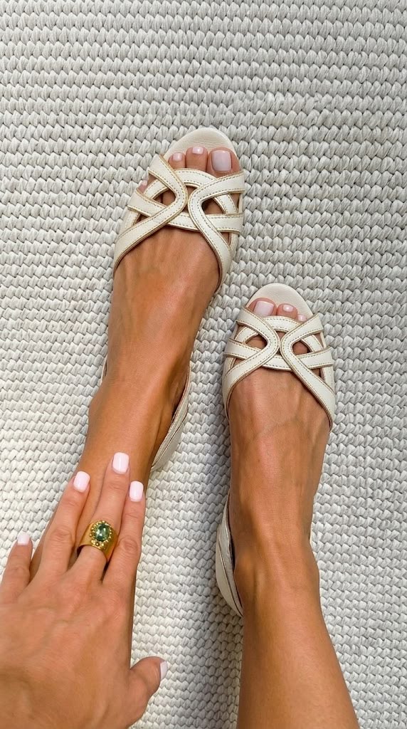 Cosima Sandals - Cut-Out Cream
