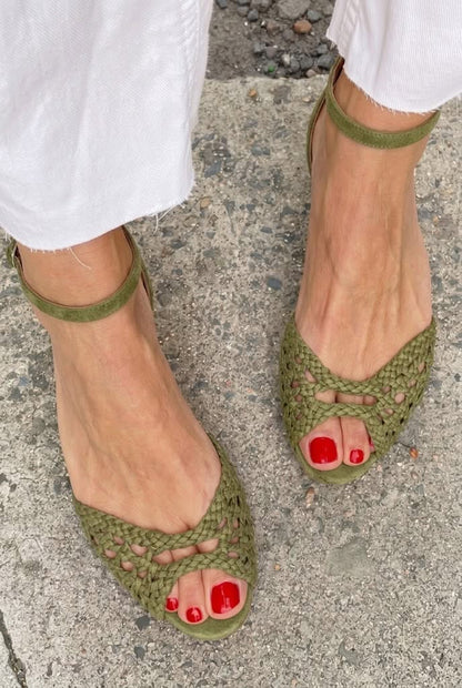 Isolde Sandals - Woven Flat