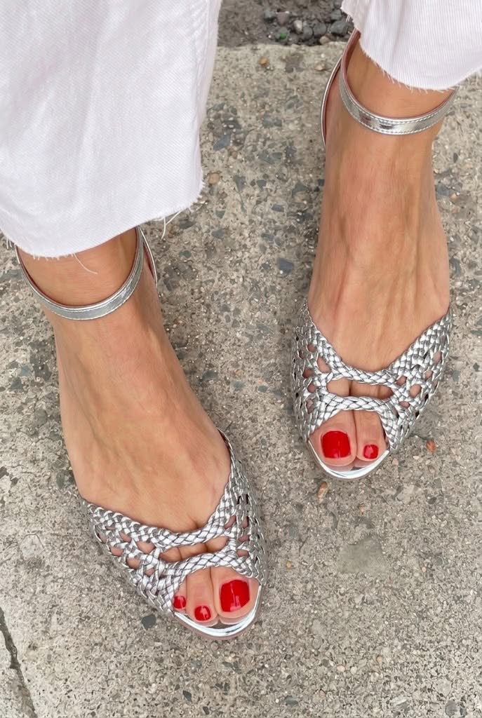 Isolde Sandals - Woven Flat