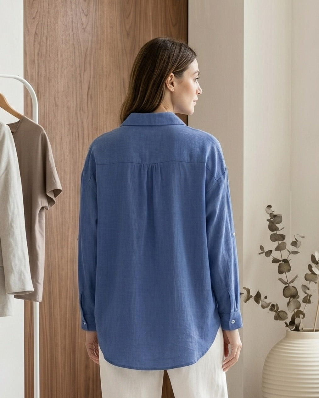 Mael Shirt - Relaxed Linen in Blue - back fit