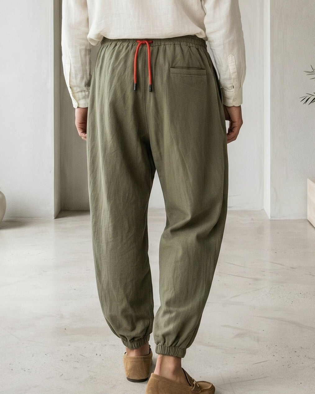 Jaan Trousers - Linen in army green - back fit