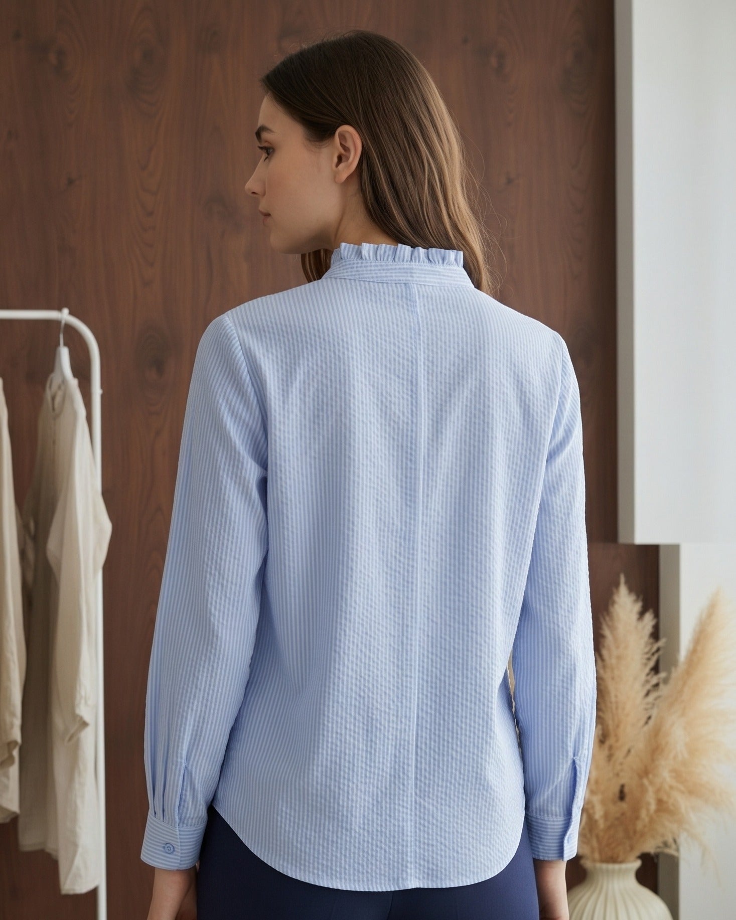 Zeno Blouse - Stand-Collar in Blue - back fit