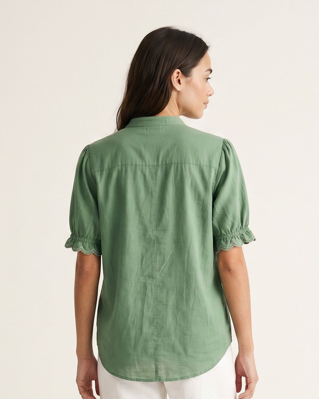 Roas Blouse - Stand-Collar Linen in green - back fit