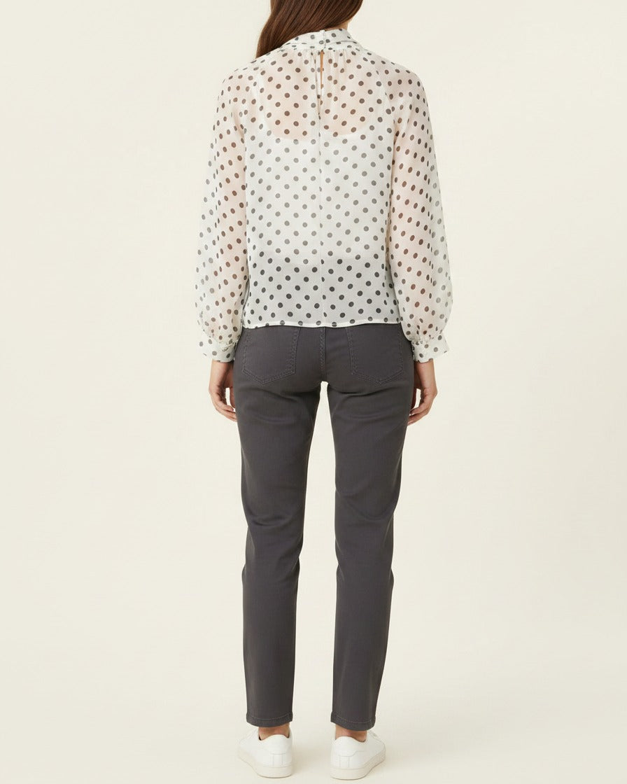 Roas Blouse in creamy-white - back fit