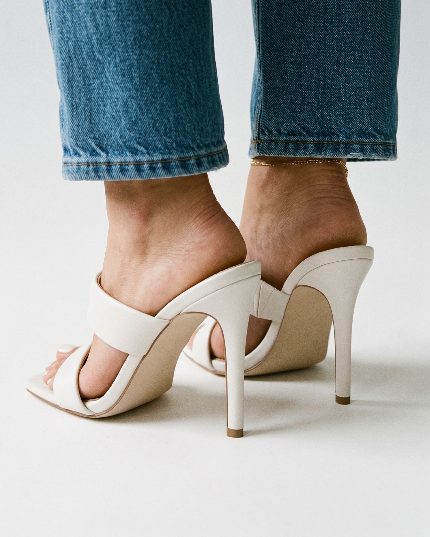 Gael Sandals - Square-Toe in White - back fit