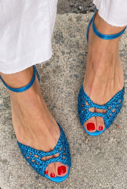Isolde Sandals - Woven Flat