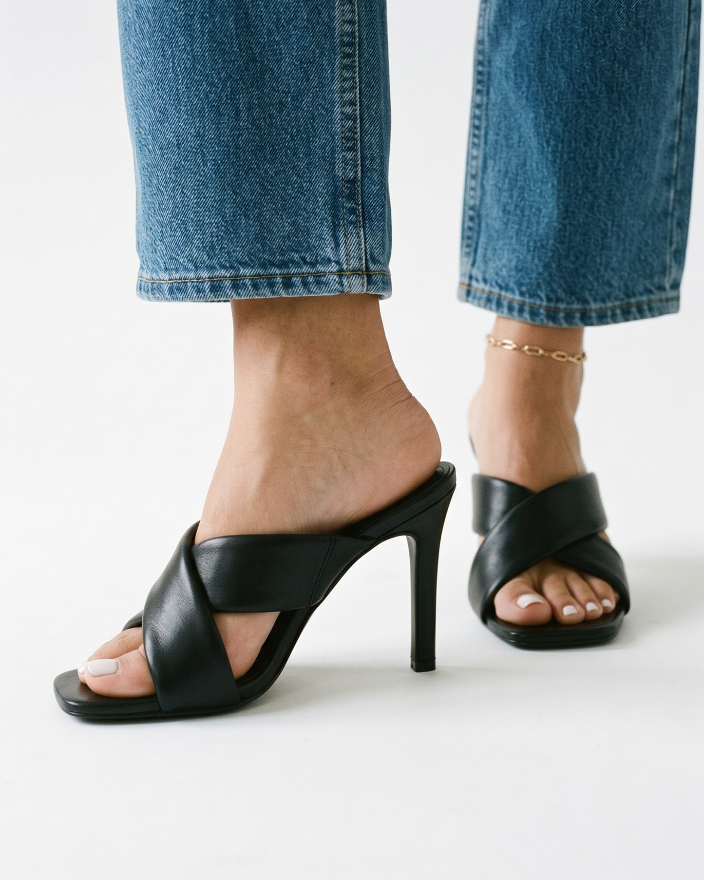 Gael Sandals - Square-Toe in Black