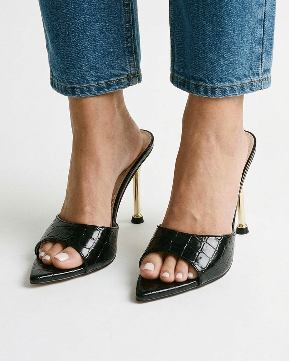 Cove Shoes - Pointed-Toe in Black - front variant black