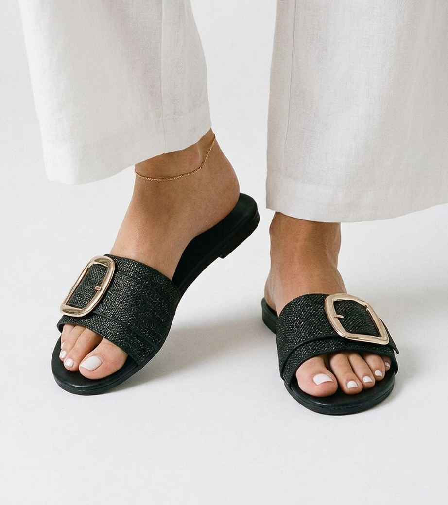 Arco Sandals in Black
