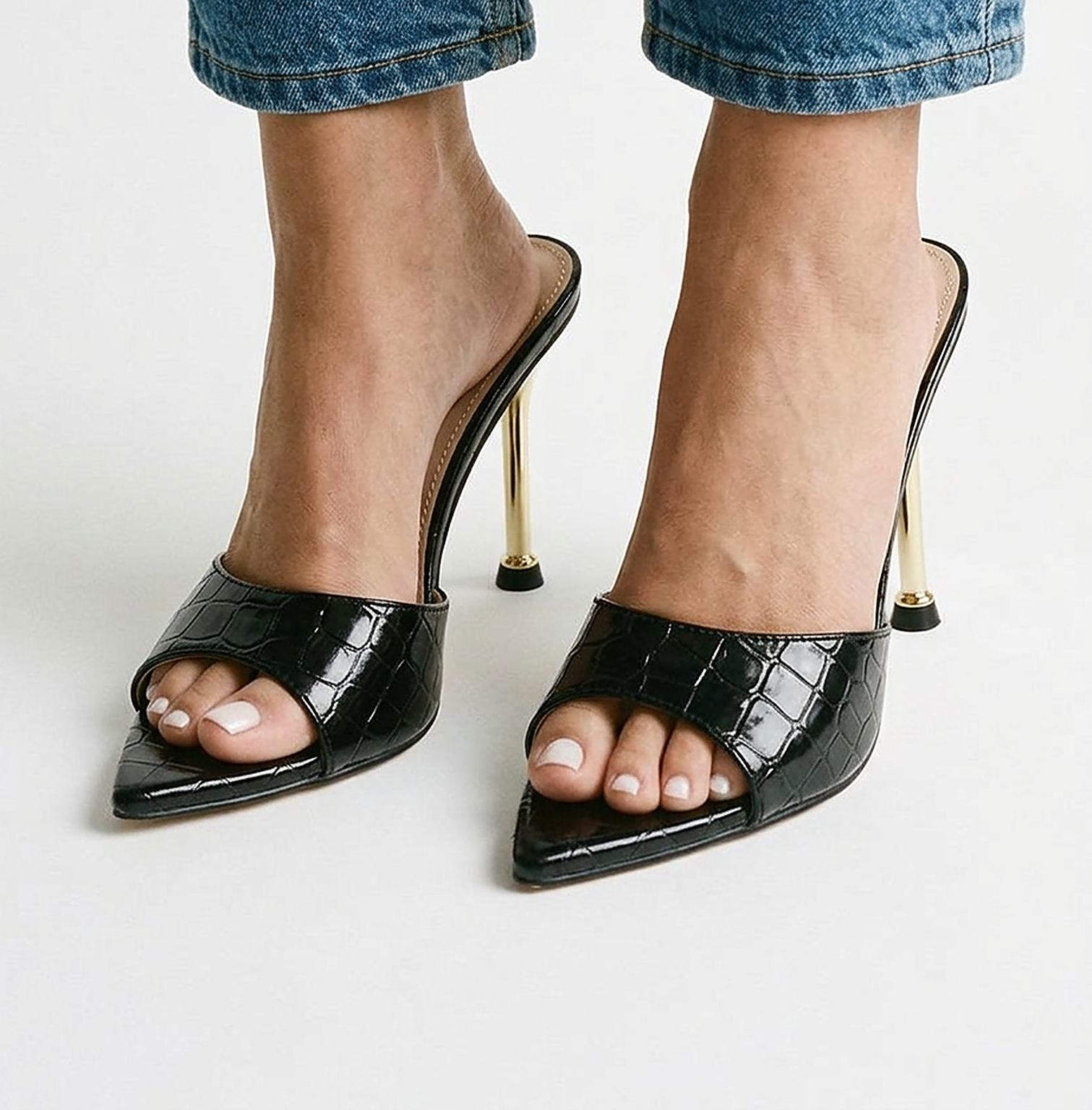 Cove Shoes - Pointed-Toe in Black