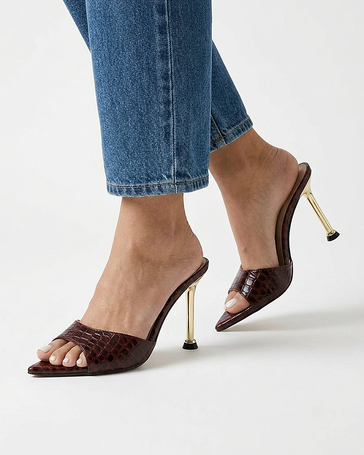 Cove Shoes - Pointed-Toe in Wine red
