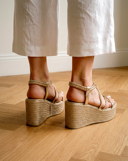 Estelle Sandals - Platform in Gold - indoor 1