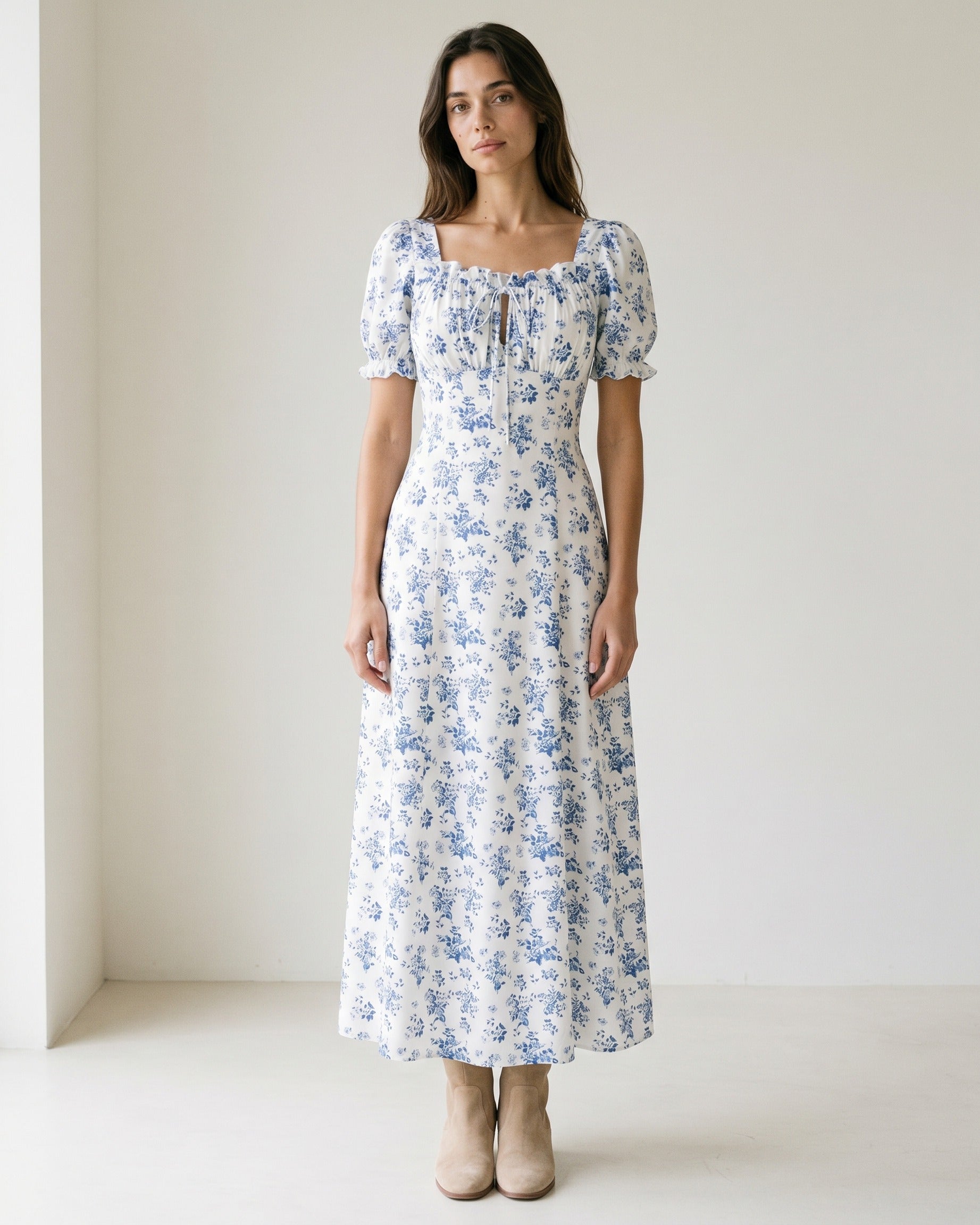 Eleo Dress in WHITE - indoor 1