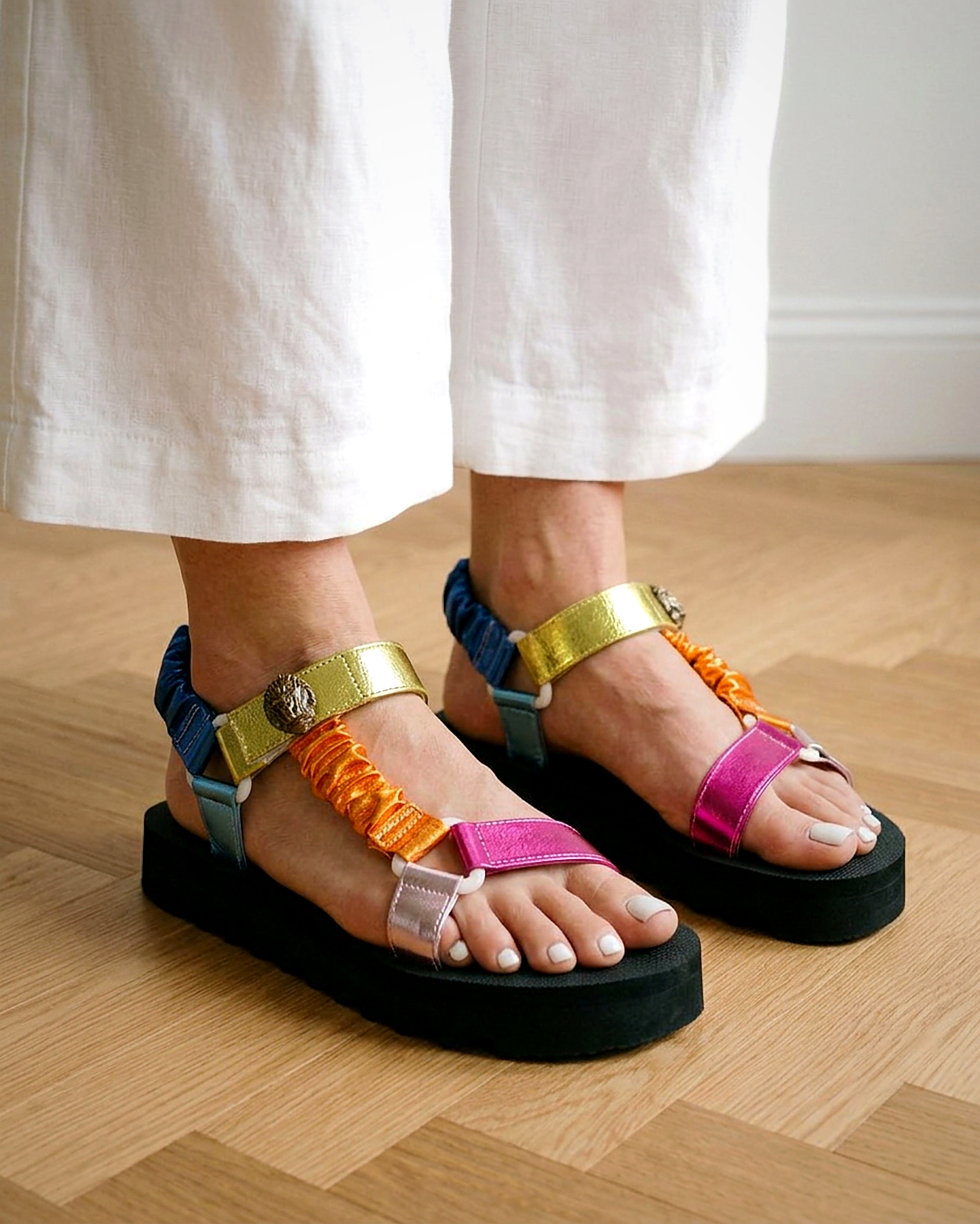 Ingrid Sandals - Platform in Color - indoor 1