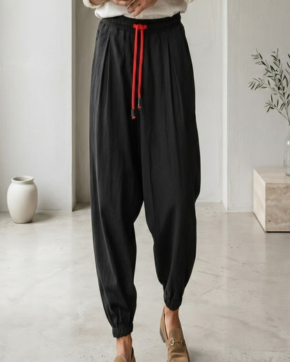 Jaan Trousers - Linen in black - midsize front