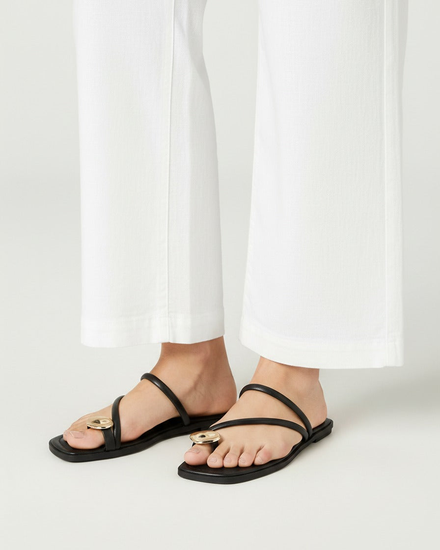 Sable Sandals - Square-Toe in black - midsize front