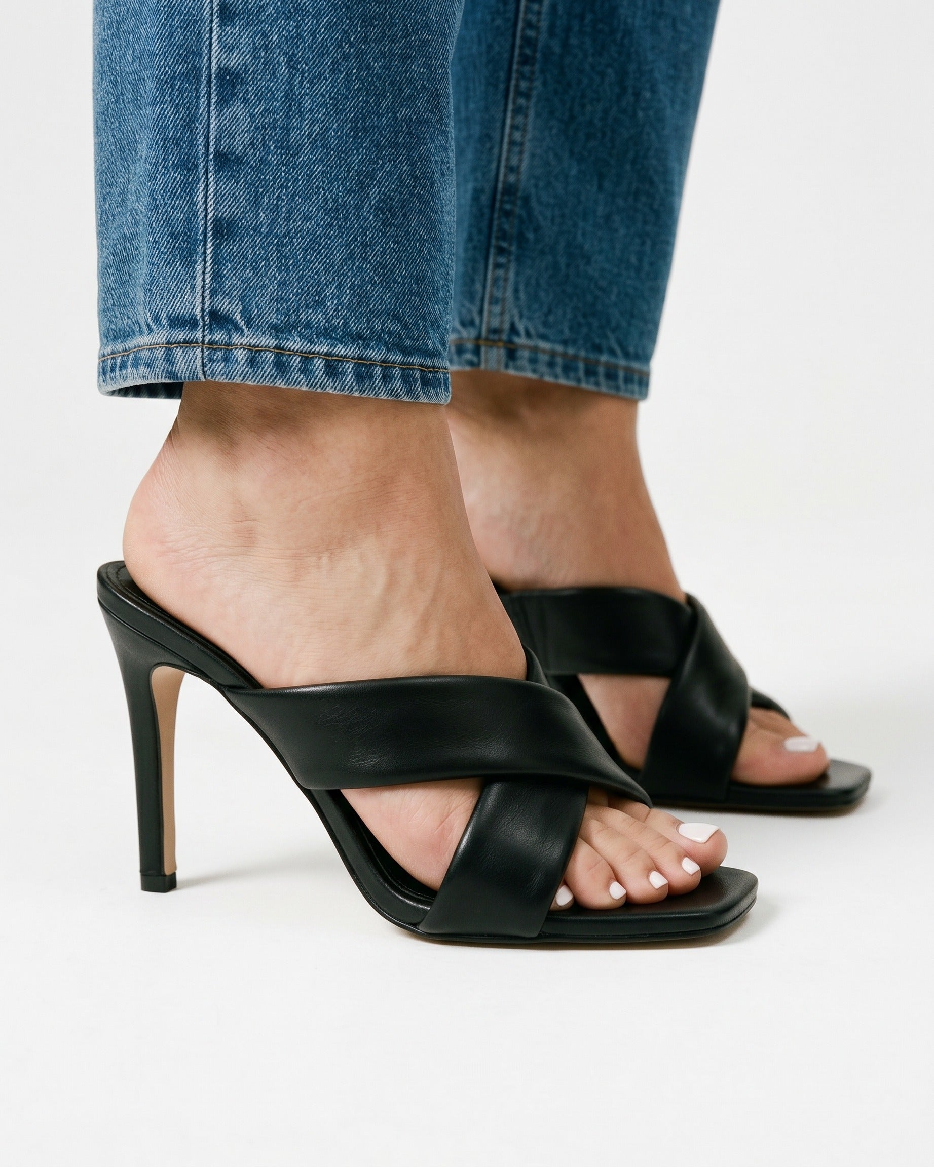 Gael Sandals - Square-Toe in Black - plus front