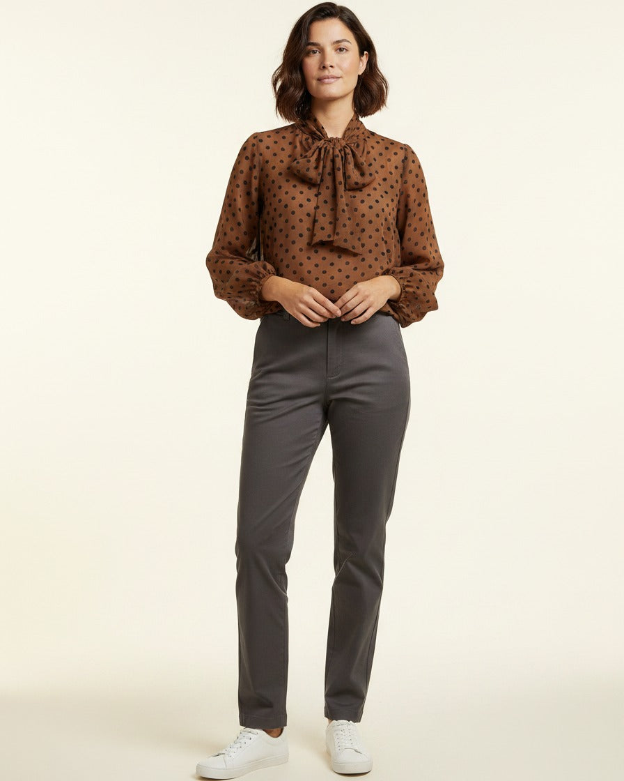 Roas Blouse in Brown - plus front