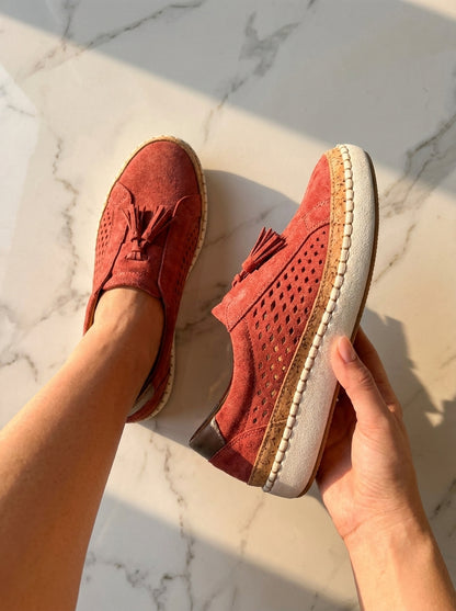 Avery Slip-Ons - Comfort