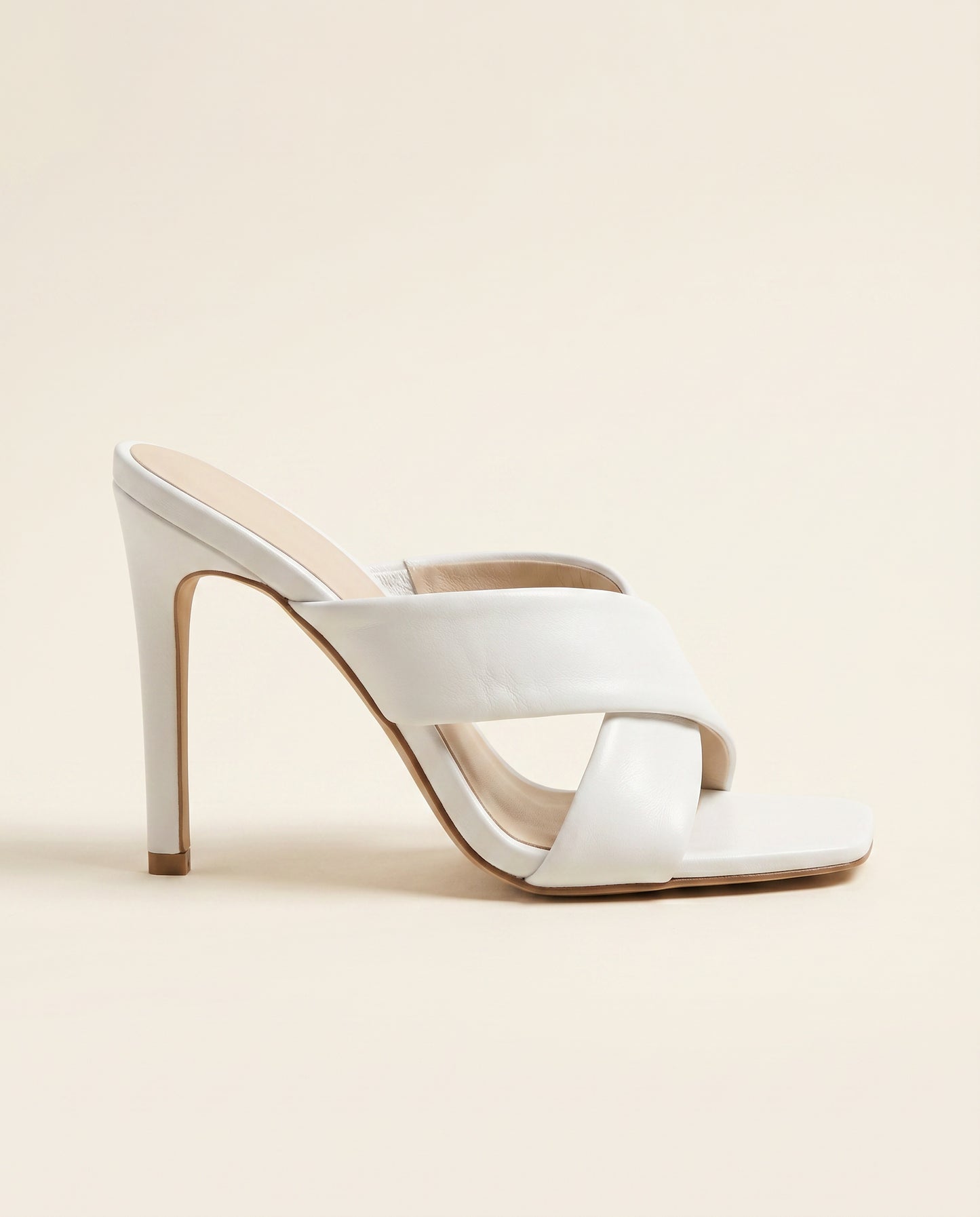 Gael Sandals - Square-Toe in White - profile detail