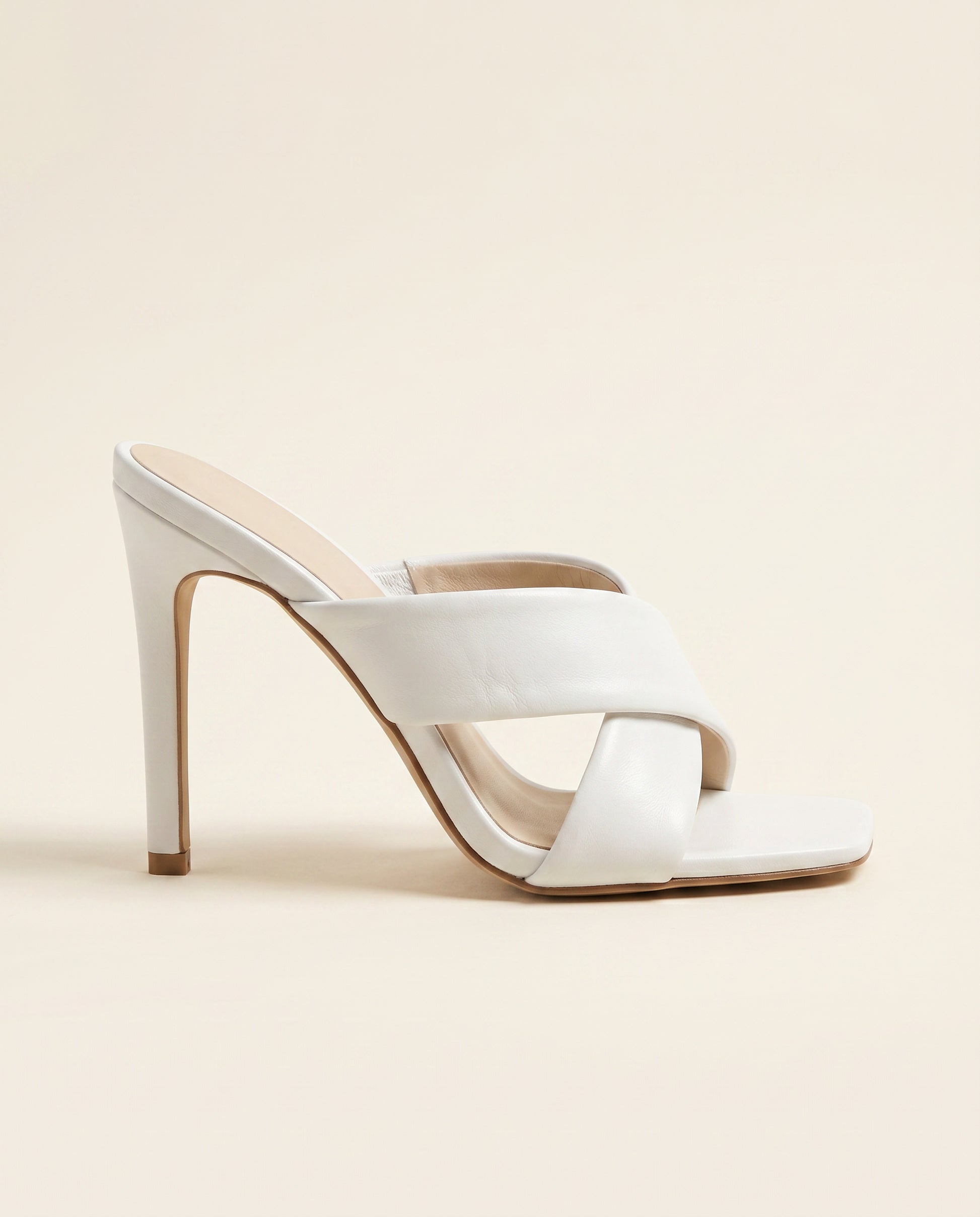 Gael Sandals - Square-Toe in White - profile detail