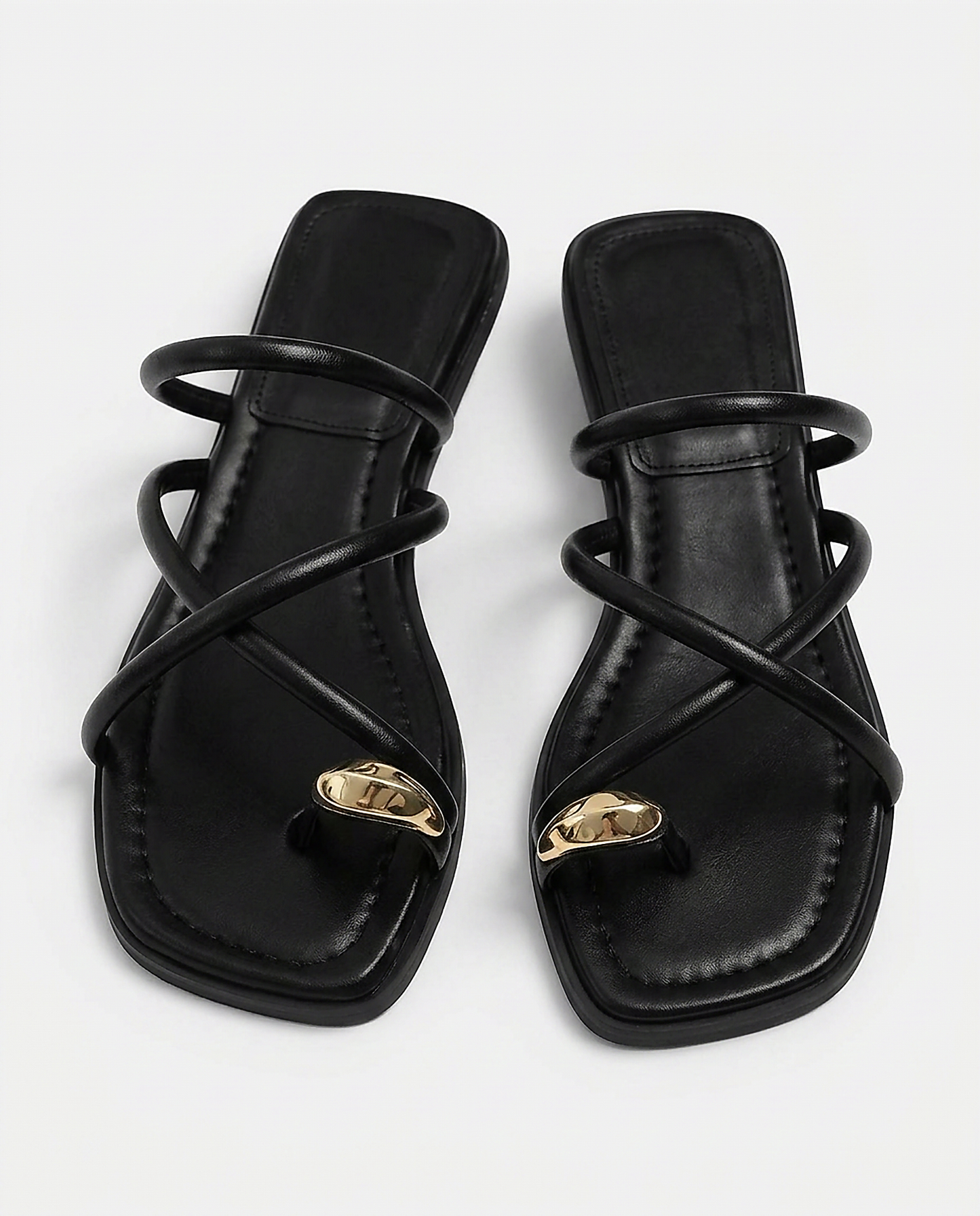 Odette Sandals - Square-Toe Block-Heel Strappy Leather in black - profile front black