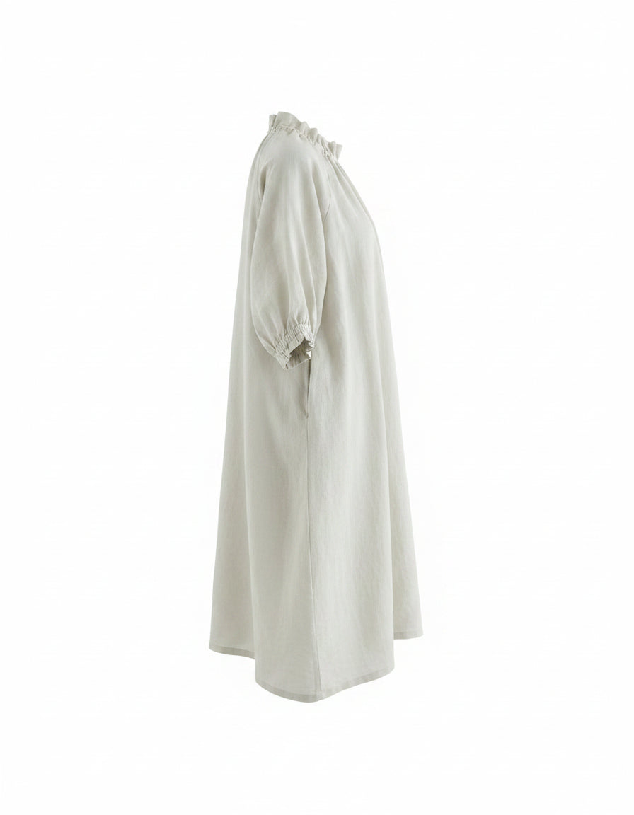 Oael Dress - Relaxed Linen in green - profile front