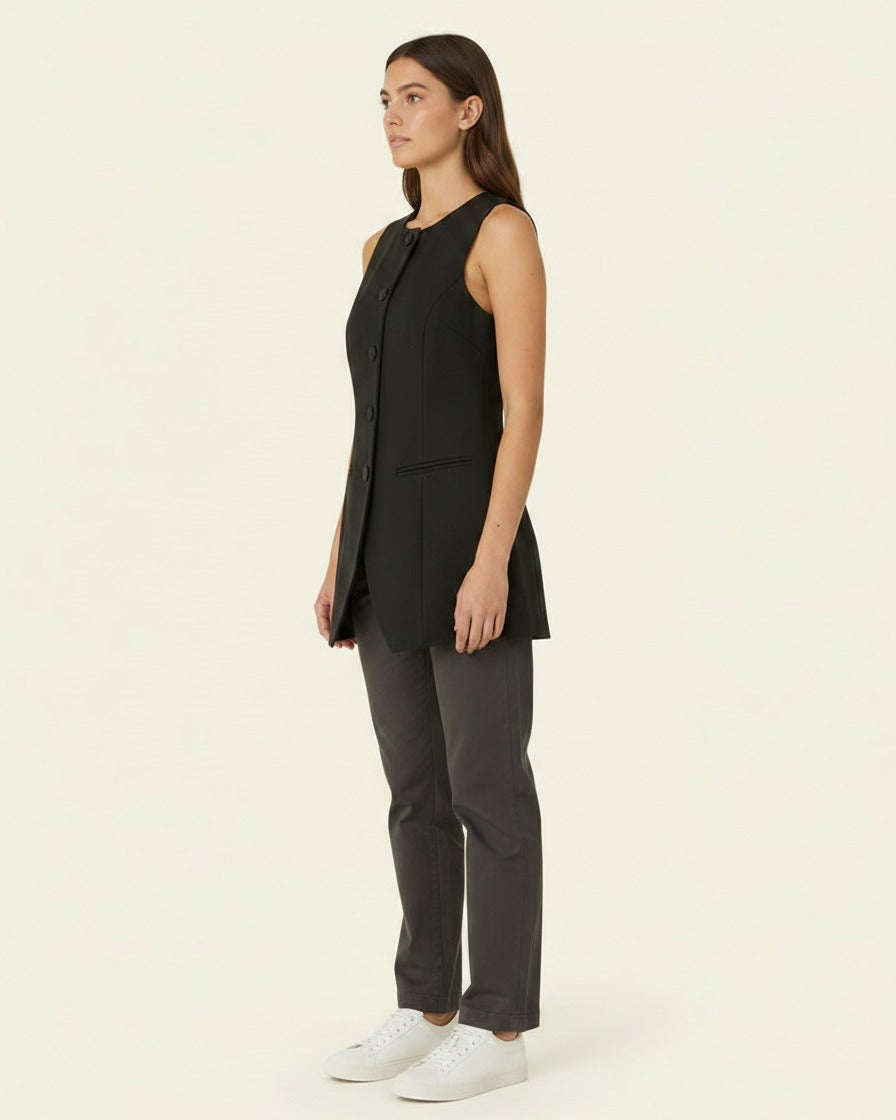 Cade Jacket in black - side fit