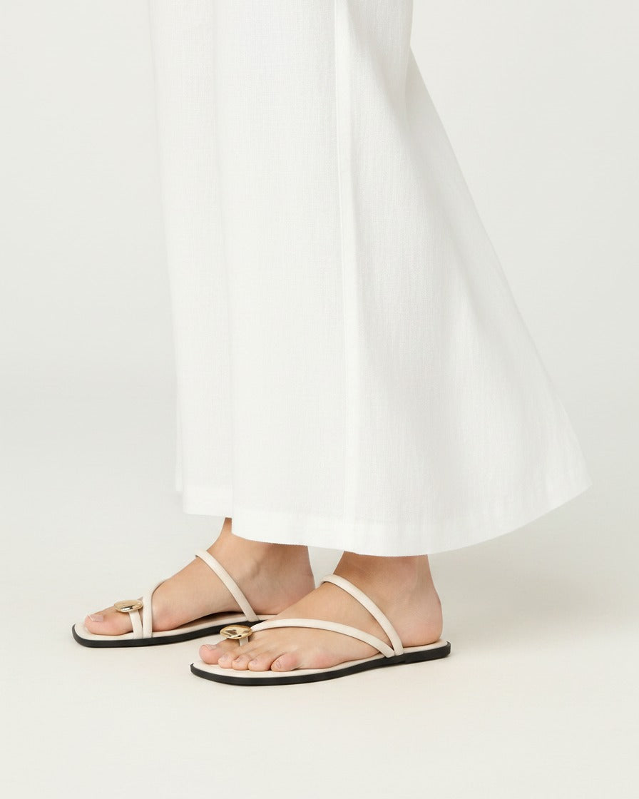 Sable Sandals - Square-Toe in Beige - side fit