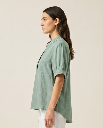 Roas Blouse - Stand-Collar Linen in green - side fit