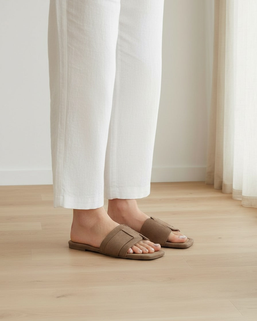 Pael Sandals - Square-Toe in Brown - side fit