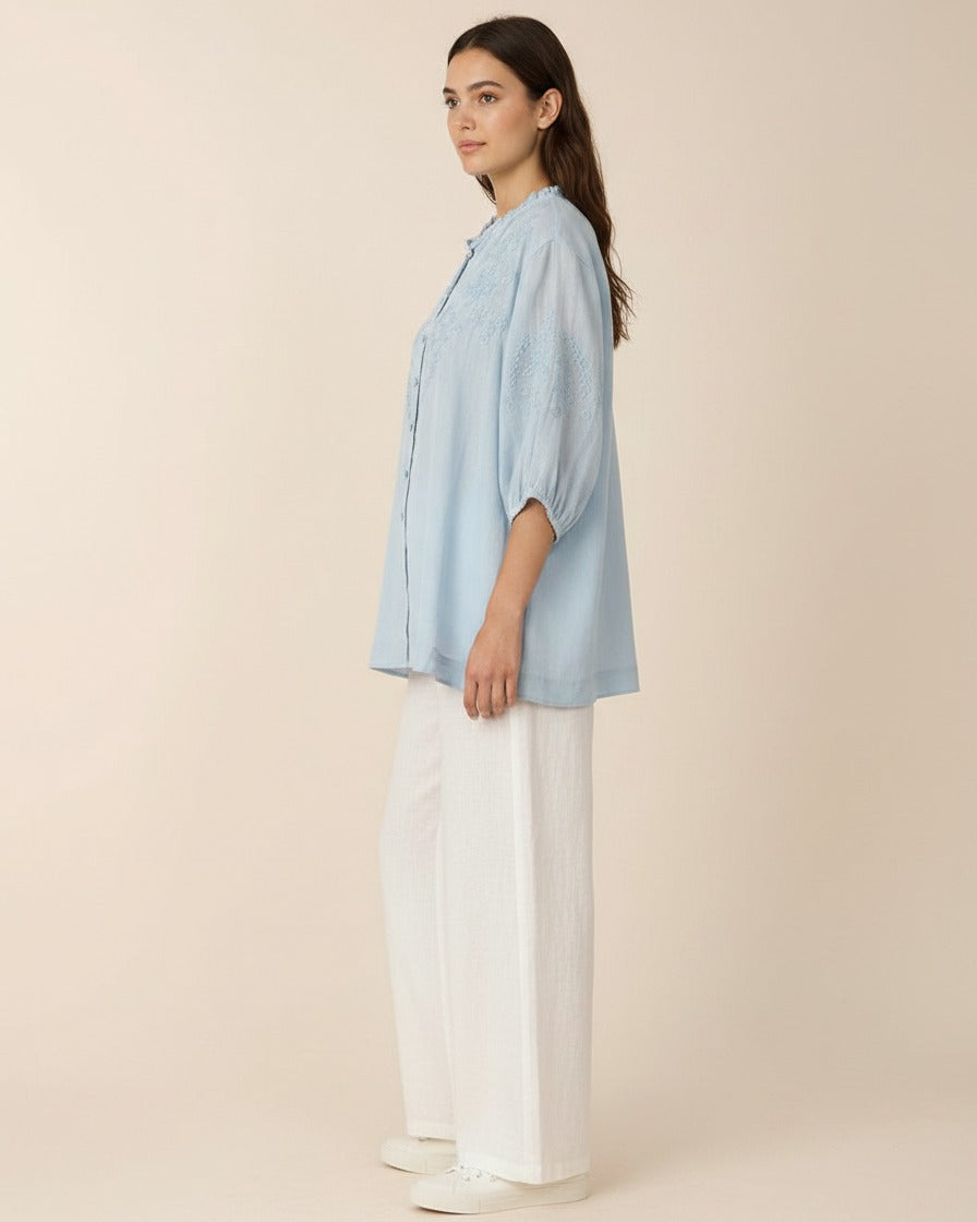 Finn Blouse - Linen in Blue - side fit