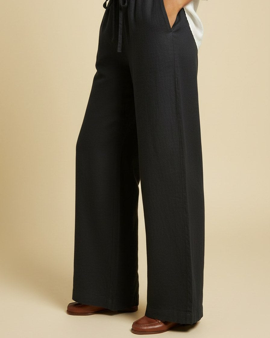 Sloane Trousers - Relaxed Wide-Leg Linen in Black - side fit