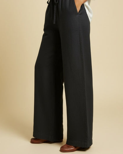 Sloane Trousers - Relaxed Wide-Leg Linen in Black - side fit